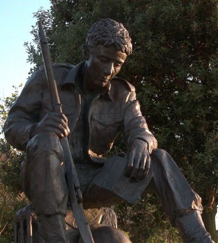 Statue WW2 solider